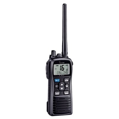 IC-M73 Radio portátil marino, 6 W de potencia RF, sumergible IPX8, 700mW de potencia de audio, rango de frecuencia Tx:156.025-157.425MHz, Rx:156.050-163.275MHz. Incluye Batería, antena, clip, cargador, cable de encendedor y correa.