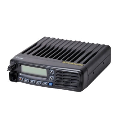 IC-F6360D/01 Radio móvil digital ICOM, Rx-Tx: 400-470MHz, Trunking tipo C, Over the air alias, 45W de potencia.  Incluye micrófono, cable de corriente y bracket.