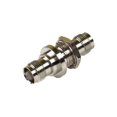 RFT-1226 Adaptador Doble TNC Hembra para Chasis, Montaje Hermético con Aro de Goma y en Tipo D-Plano, Níquel/ Oro/ Teflón.