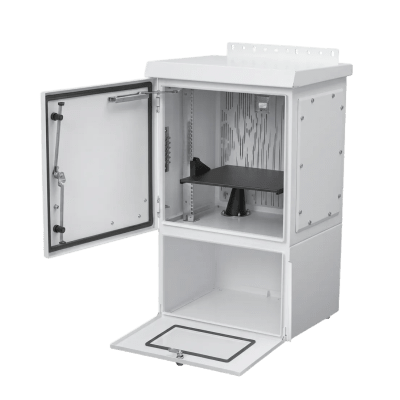 Gabinete Para Exterior OSP ComLine de 25 UR con espacio para Baterías, 700 mm de Ancho, 600 mm de Profundidad De Aluminio, Color Gris Claro Con Protección NEMA 4/12/4X/3/3R; IP66