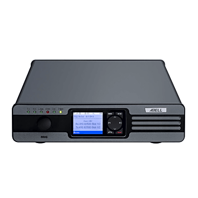 Repetidor de Frecuencia Única / Rango de Frecuencia VHF 136-174 MHz / Capacidad 1600 Canales / Pantalla LCD IPS 2.0 pulgadas / Ligero 3.2 kg / Protocolo ETSI TDMA DMR / Alimentación AC-DC